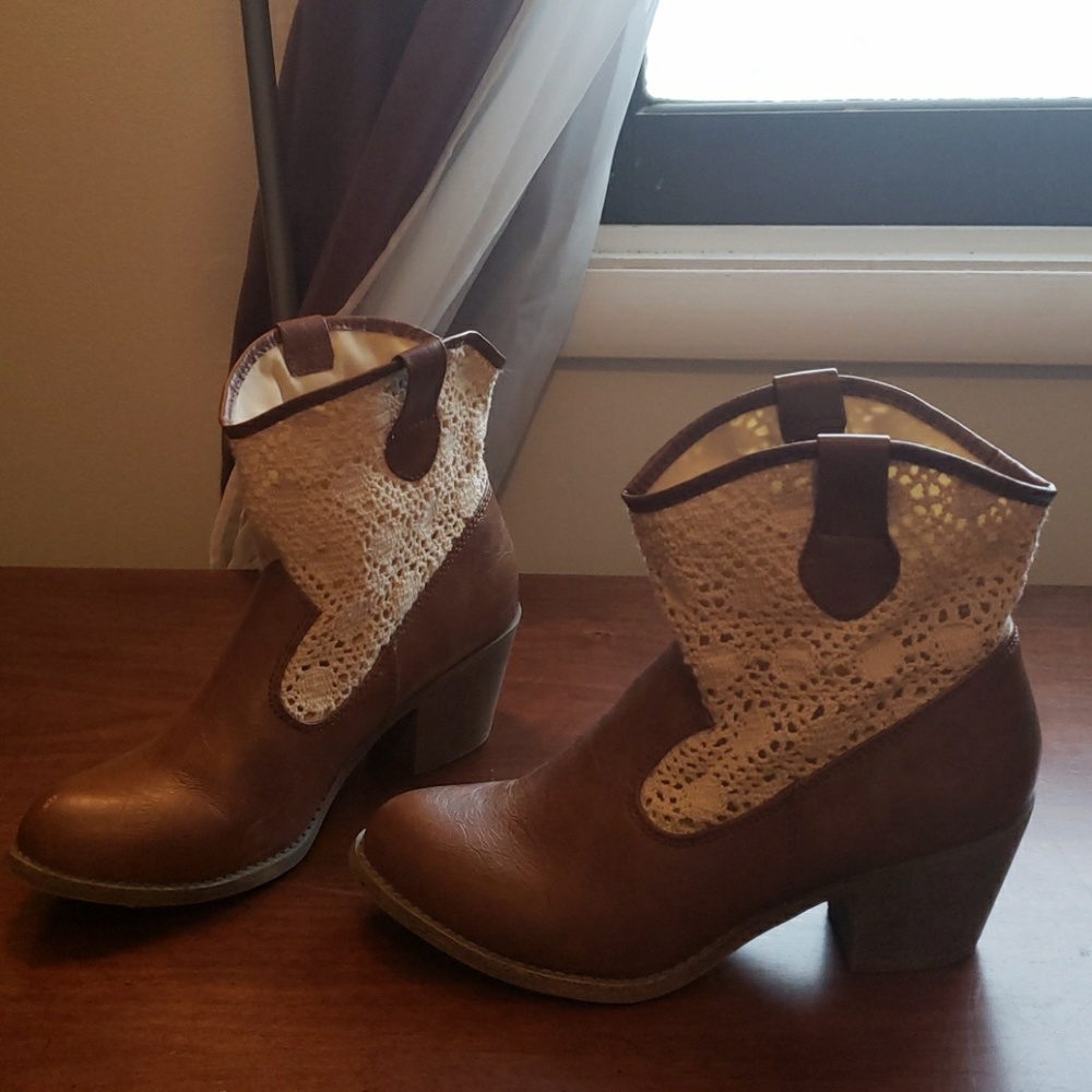 Mudd boots US women's  size 8 1/2 M